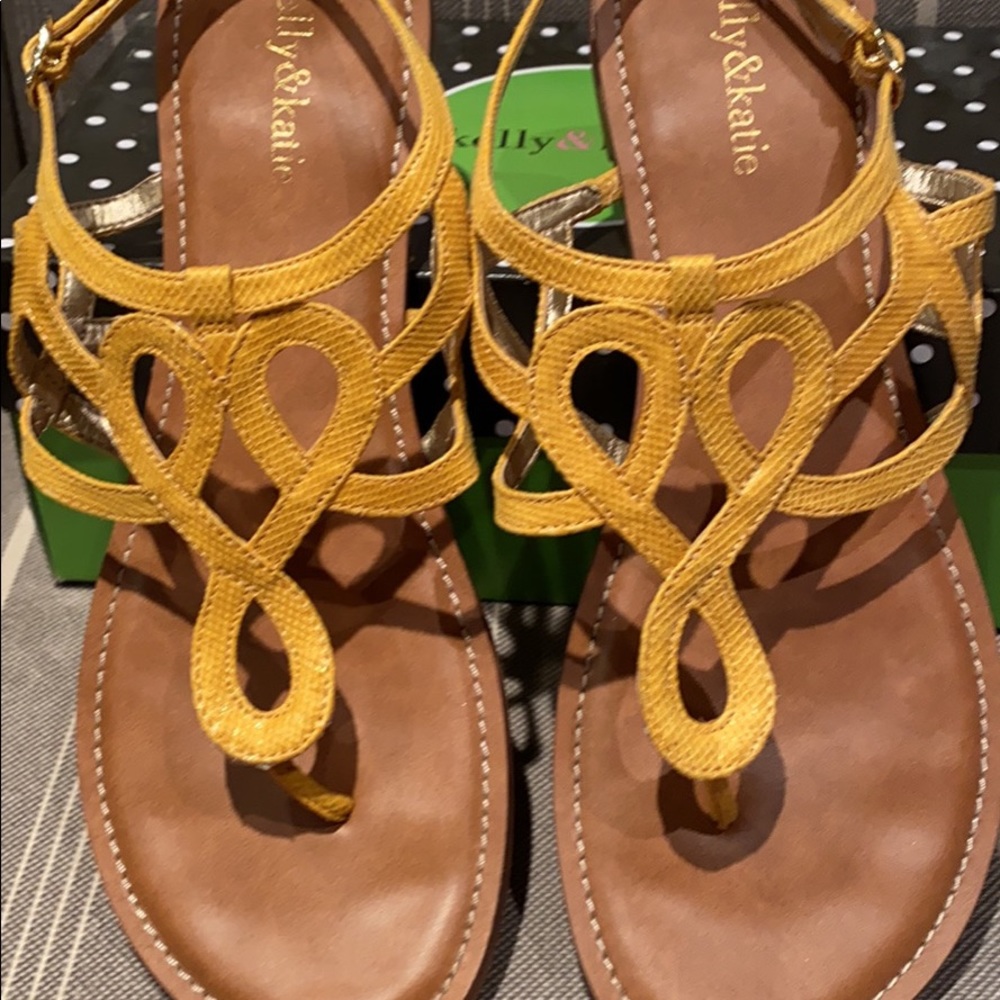 KELLY & KATIE Yellow Thong Sandals SZ 10